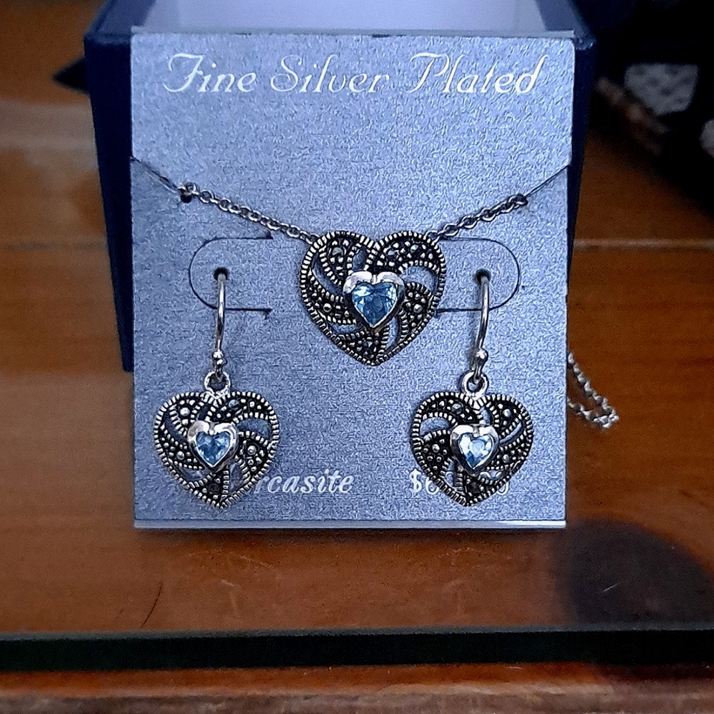 Fine silver plated Marcasite nheartshped necklace  and earrings  set